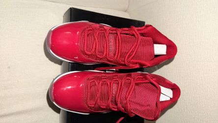 Jordan 11 red
