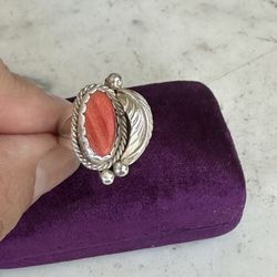 Vintage 925 Sterling Silver Genuine 🪸 Coral Ring W/ Leaf Design , Not Hallmarked , Size 8.5, 2 Prong Band, Nice Size Stone 