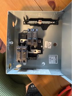 GE Gold Load Center 100A with Circuit Breakers