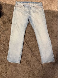 Levi’s 501 light-wash jeans (W35 L30)
