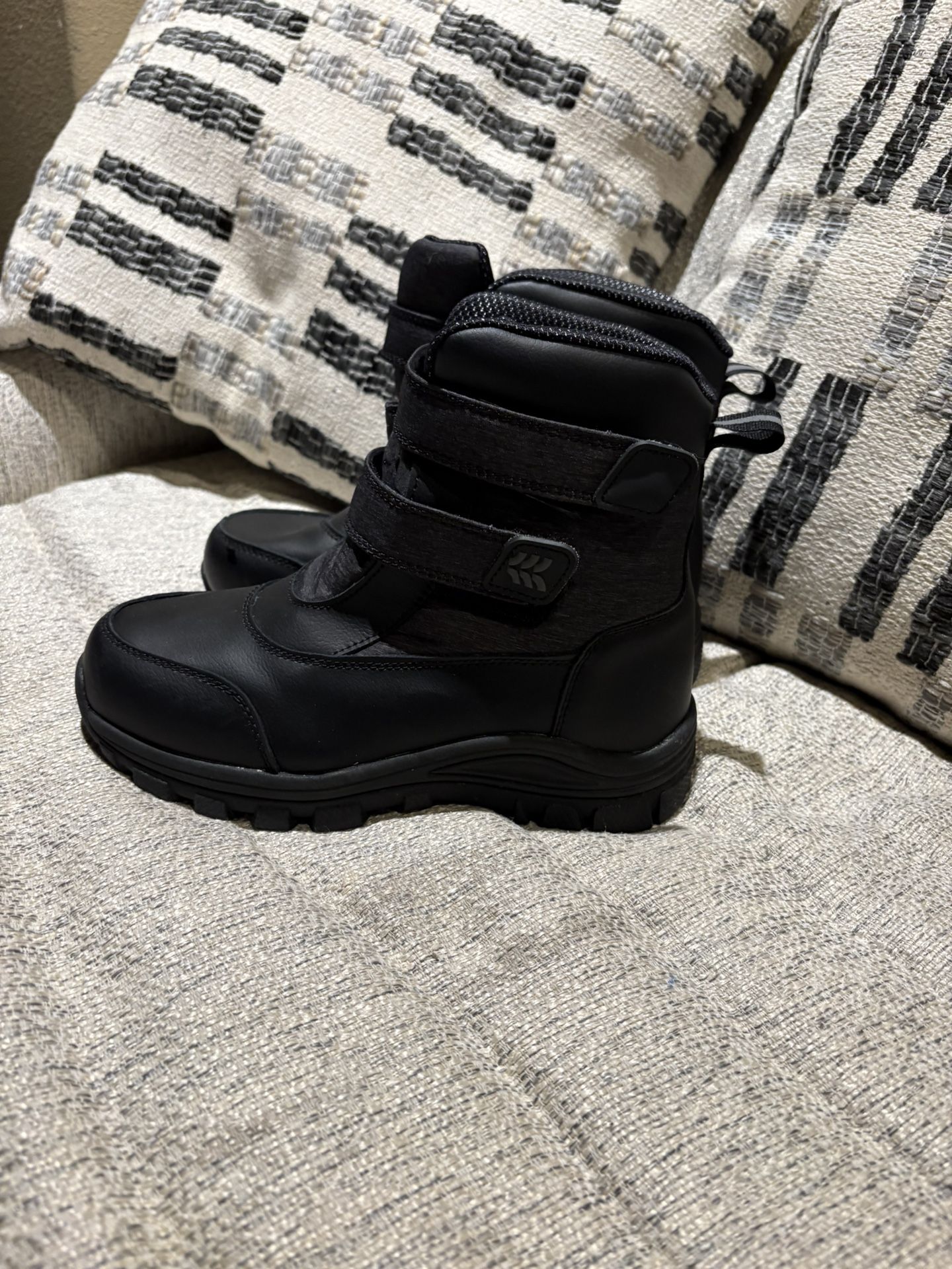 Boys Snow Boots Size 3y 