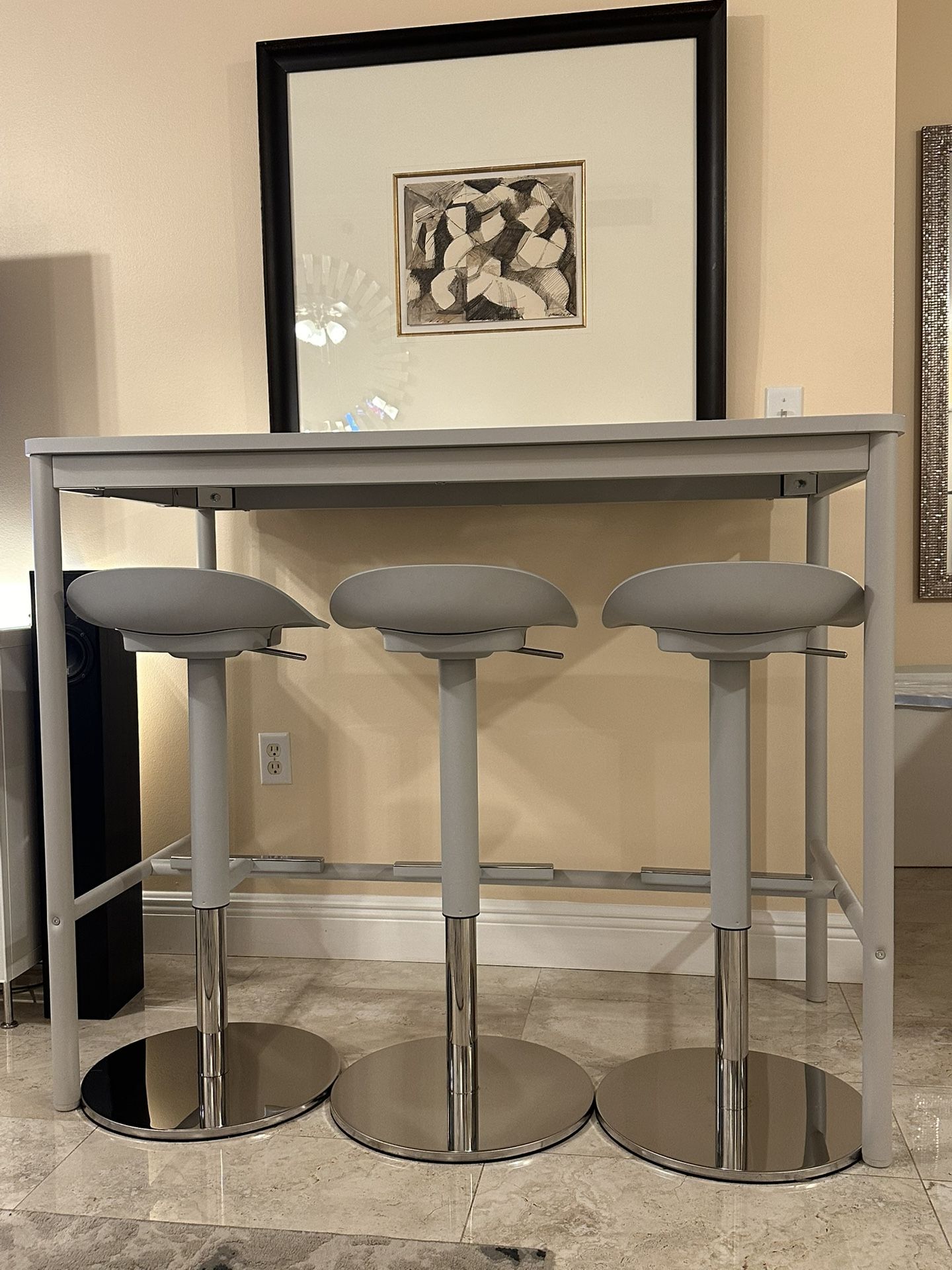 Bar Table + 3 Stools