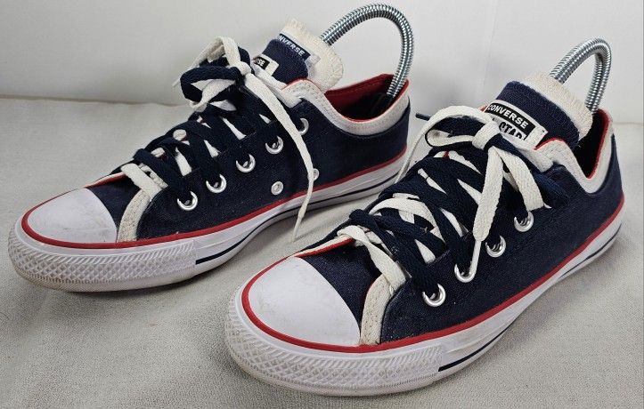 Converse All Star Chuck Taylor.
All Star Chuck Taylor Womens Size 8 RED,WHITE & BLUE