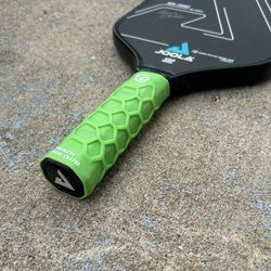 Ergonomic Hex Grip for Pickleball paddle