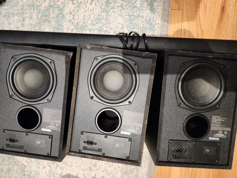 FOR PARTS Insignia soundbar NS-SBAR21F20 and 3 wireless subwoofers