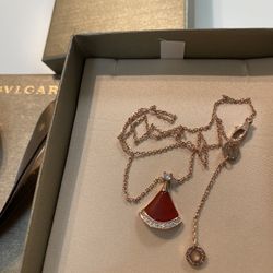 Necklace with box and bag 