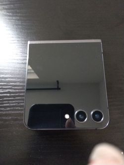 Samsung Galaxy Z Flip 5  cell phone unlocked