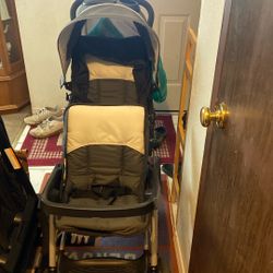 Double Seat Stroller Front Hood Missing Price 39$. Pick Up.  E. 72. and. Grandview.  E.  Tacoma 