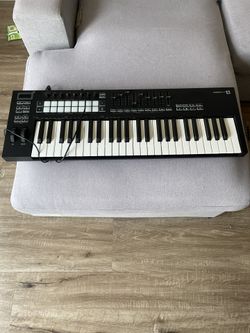 Novation Launchkey 49 MK3 midi keyboard 