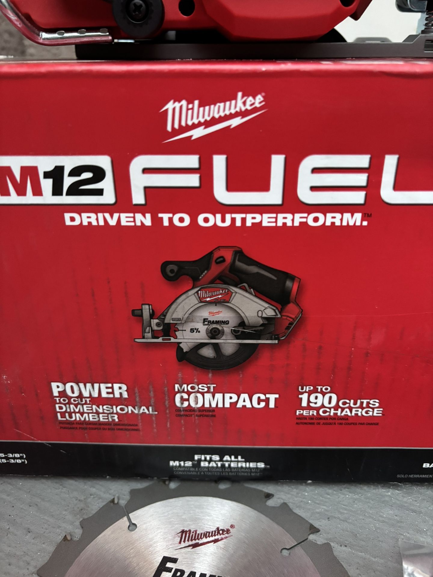 Milwaukee M12 FUEL 5-3/8 Skill Saw