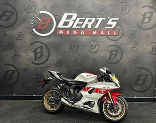 2022 Yamaha R7