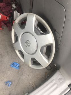 Toyota Camry v6 hubcap 1994-1997