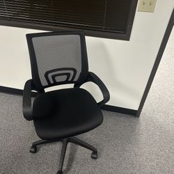 Black Office Chairs (6 Available) – Lightly Used
