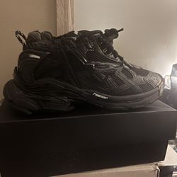 BALENCIAGA RUNNERS SIZE 12/ Eu 45 WILLING TO NEGOTIATE ‼️