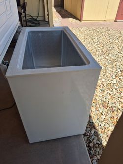 Fridgedaire chest type freezer