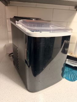 FRIGIDAIRE Ice Maker  (Needs Basket)