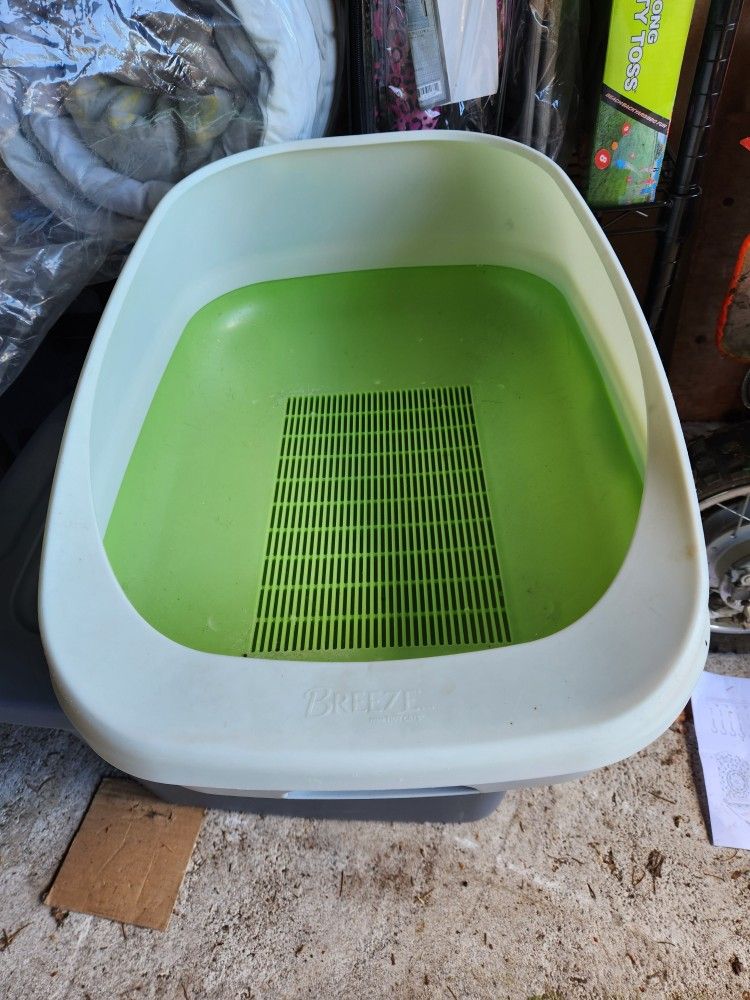 2 Breeze Tidy Cat Litter Boxes
