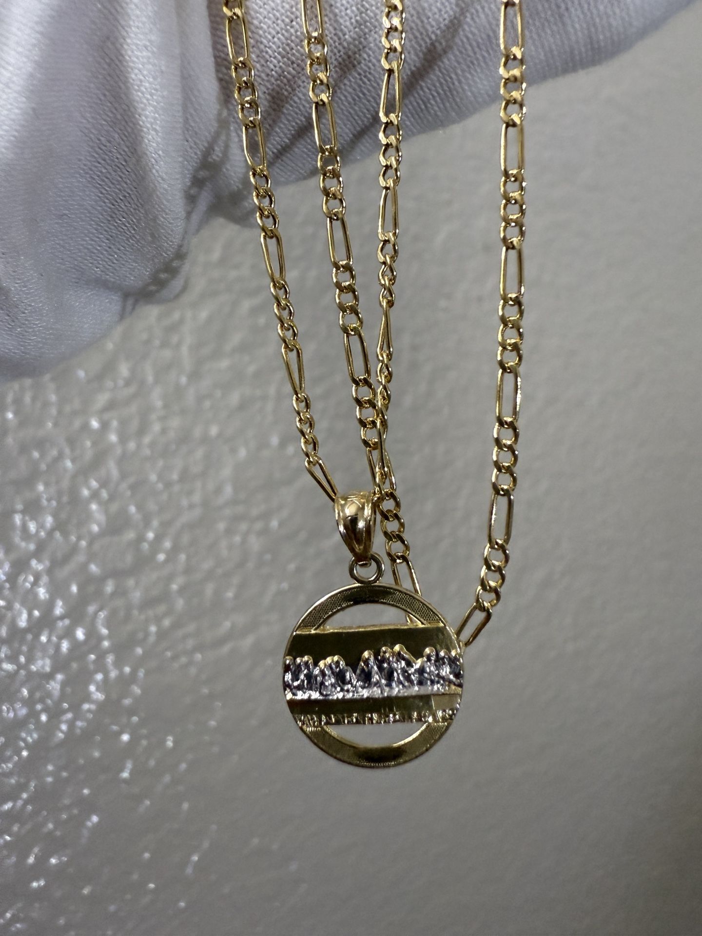 22 inch 2mm 10k Yellow Gold Figaro Chain Last Supper Pendant Combo