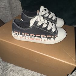 BURBERRY SNEAKERS 