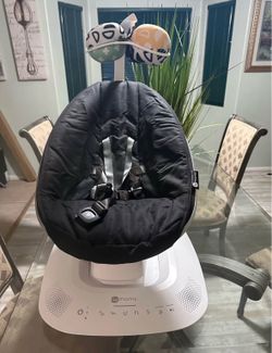 4moms MamaRoo Smart Multi Motion Swing - WiFi Bluetooth Connectivity #1046 Black