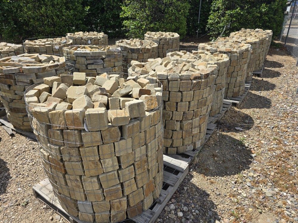Old World 4"-4" Tumbled Cobbles