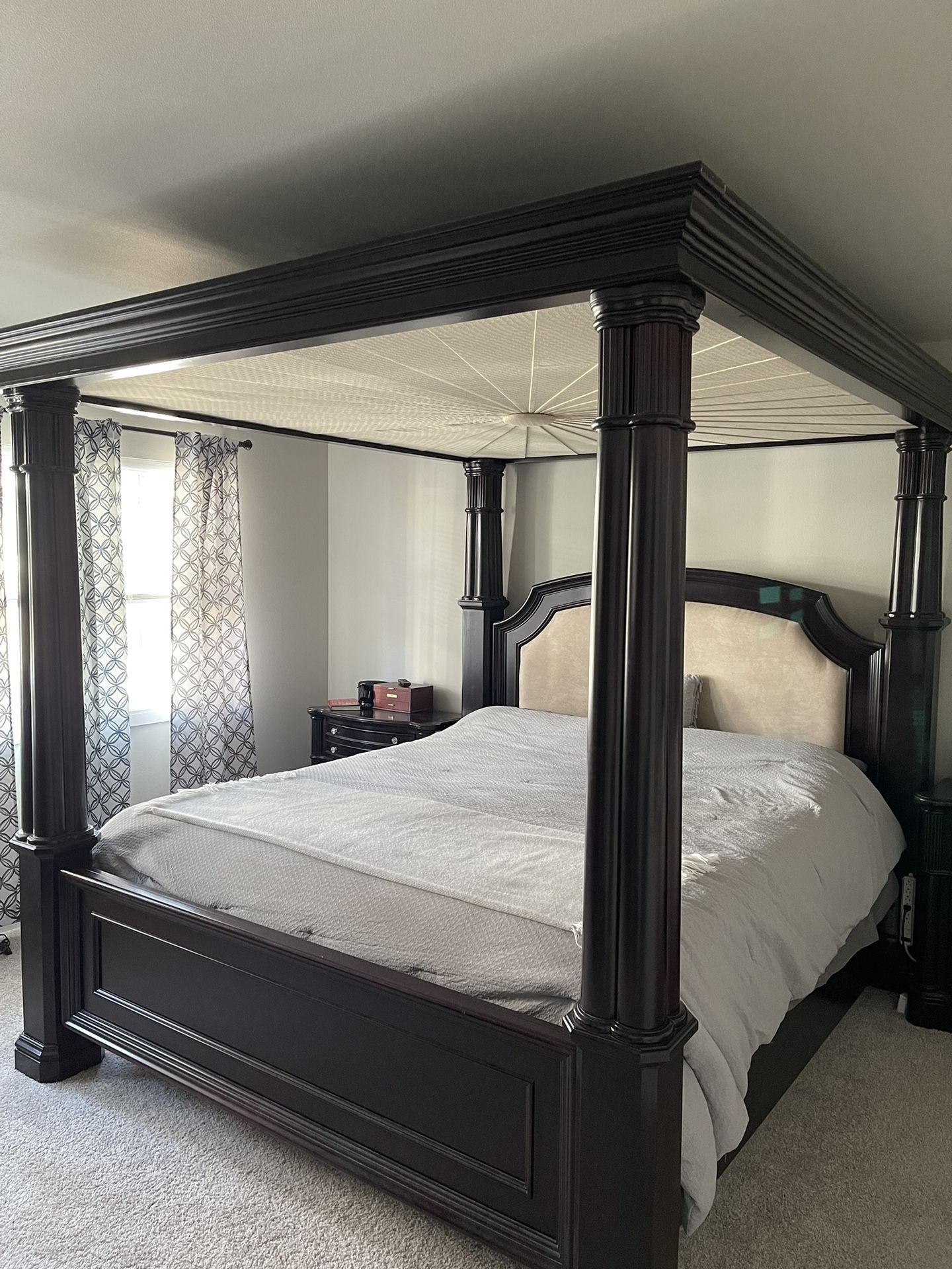 Bedroom Set With Adjustable Bed Base, 2 Nightstands And Dresser