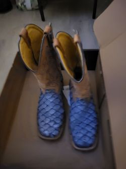 Blue fish boots great deal