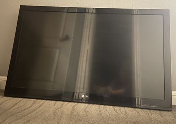 LG 55’ COMES WITH ROKU , REMOTES & STAND