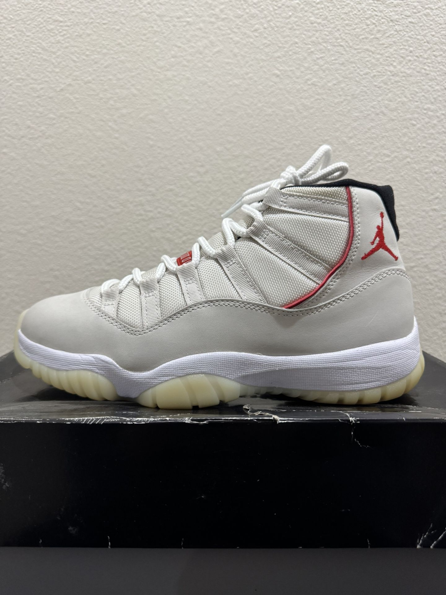 Jordan 11 Retro Platinum Tint (Lightly Worn) Size 8.5 Mens