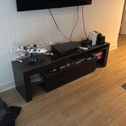 ✨ TV Entertainment Center – 58” Modern Farmhouse Style (LIKE NEW) – CASH ONLY Price: $100 (Firm) Condition: Like New