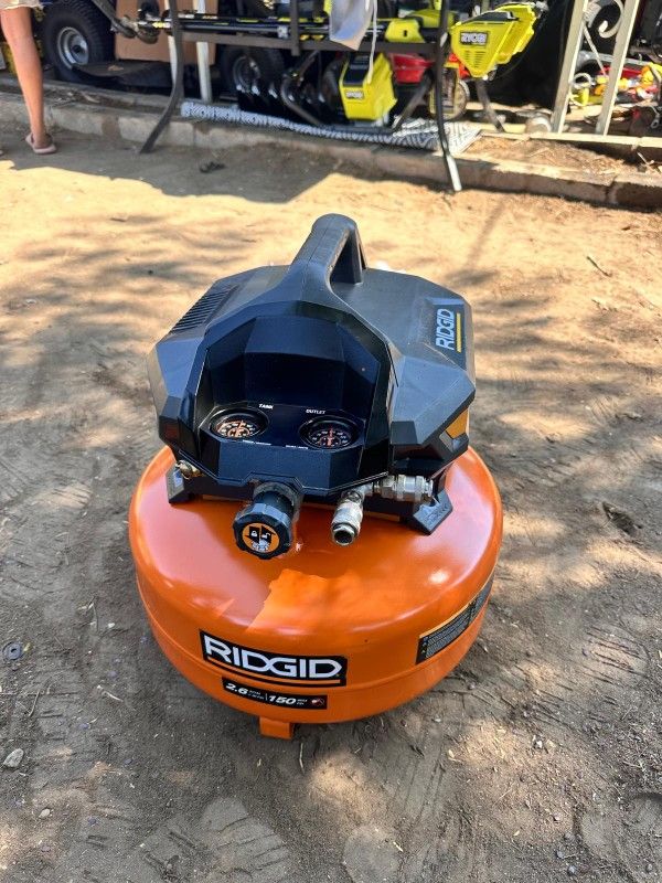 RIDGID
6 Gal. 150 PSI Portable Electric Oil-Free Jobsite Pancake Air Compressor with Dual Pressure Gauges and 2-Quick Couplers