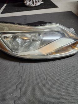 2012 Ford Focus Pasenger Side Head Light