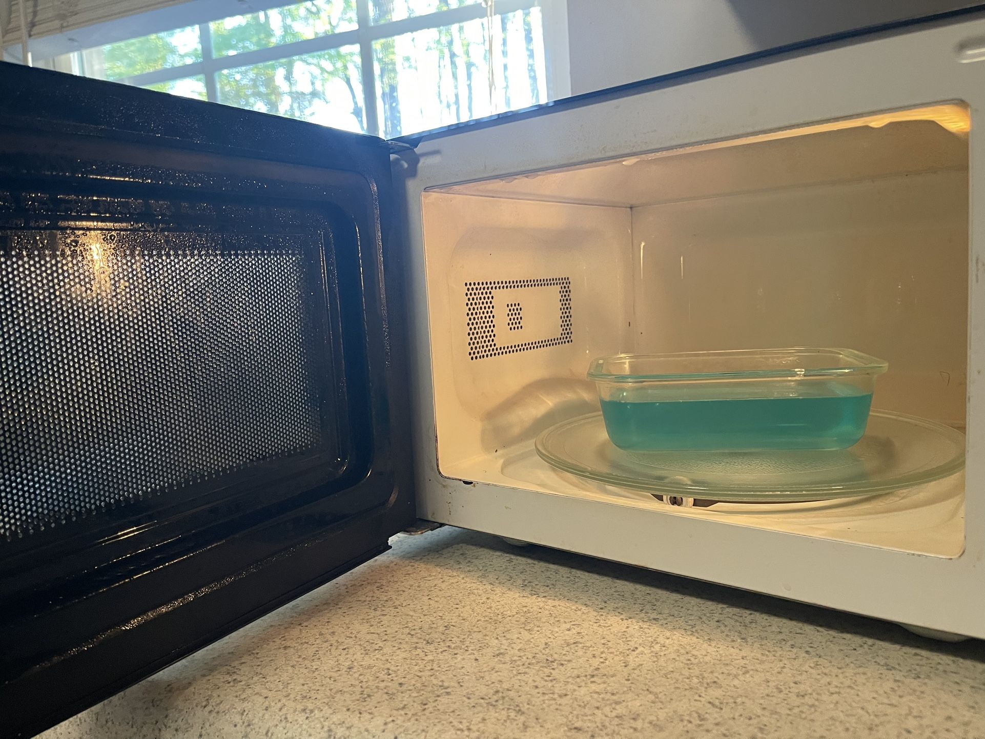 Magic Chef 700w Microwave 0.7 Cu. Ft