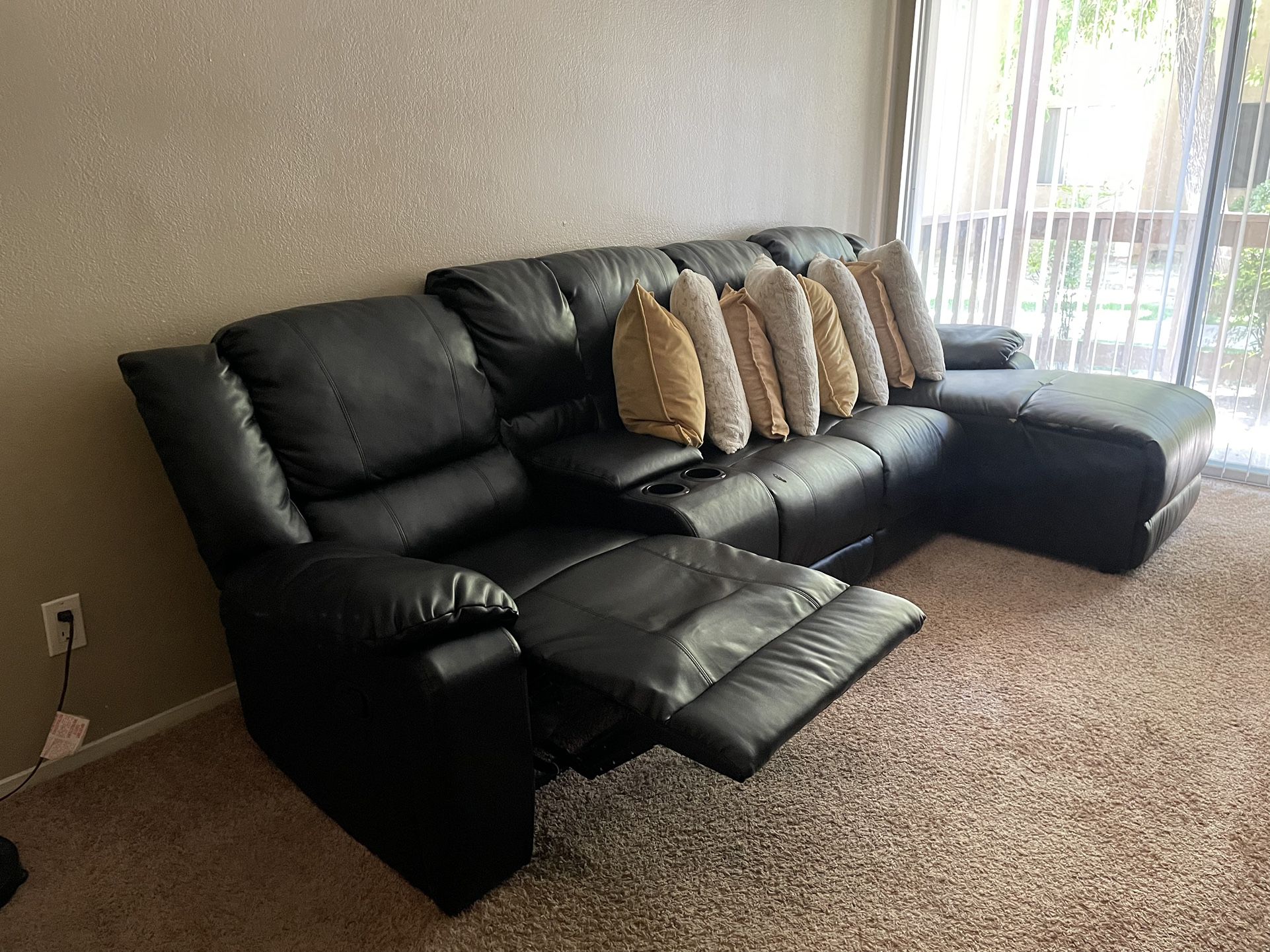 Black Couch With Recliner 