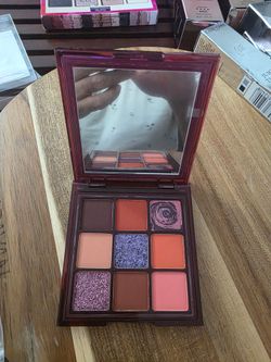 Huda Beauty Lovefest Obsessions Eyeshadow Palette #C 1046