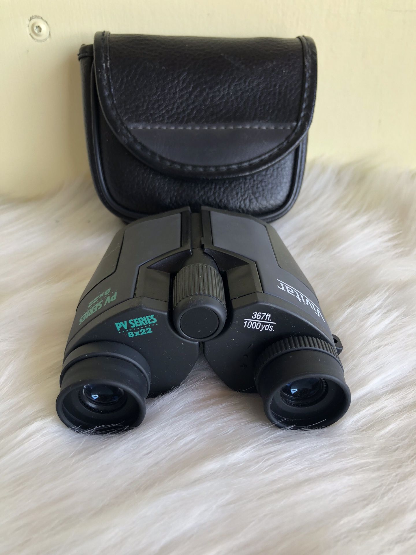 Compact Binoculars Vivitar pv series 8x22 367 ft with case