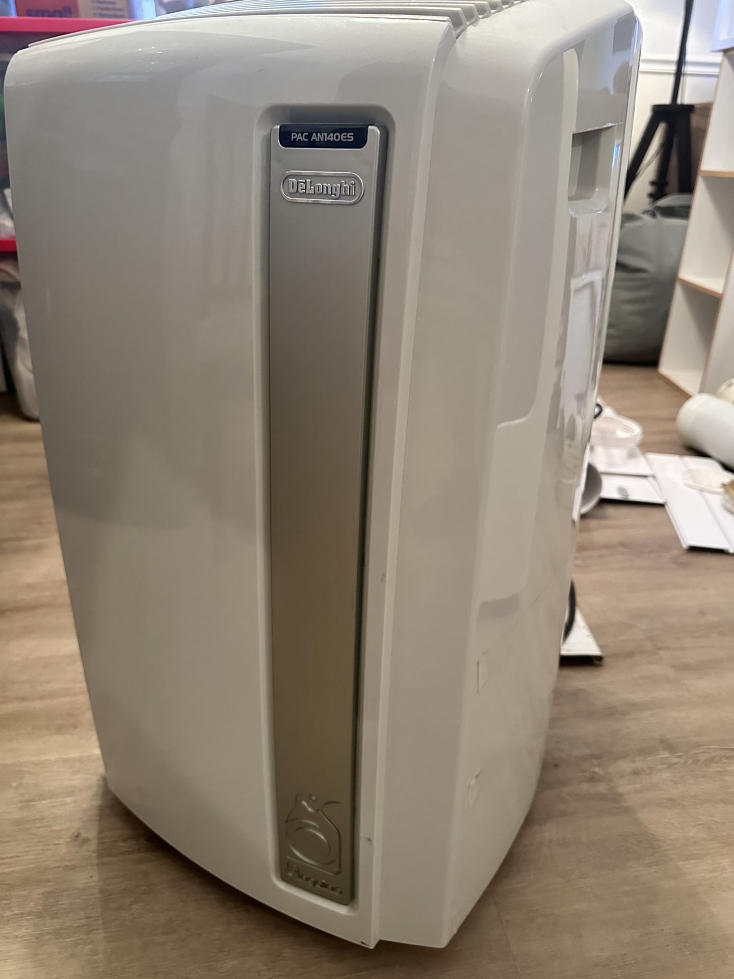 Delonghi Pinguino - Portable air conditioner - Hose Included!