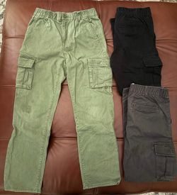 Old Navy Cargo Loose Taper Built -in Flex . Large (10-12)
Green, Gray and Black
 Pack 