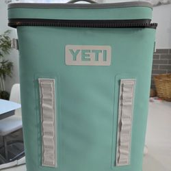 YETI Hopper BackFlip 24 Aquifer Blue