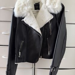 Forever 21 Faux Leather Jacket Size S Black  NEW