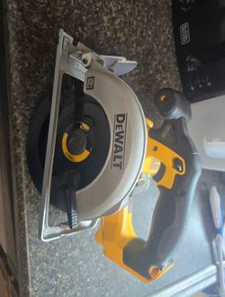 Dewalt saw