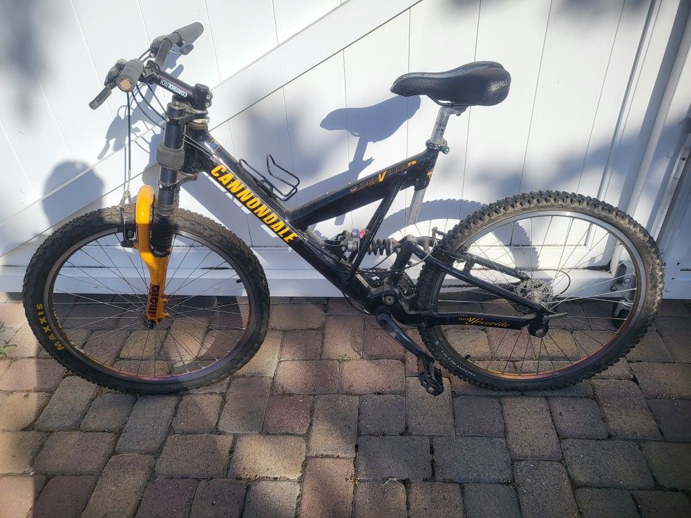 Cannondale Super V1000FR Bike