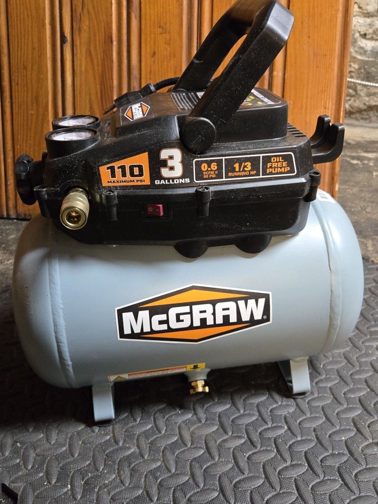 MCGRAW 3 Gallon, 110 PSI Oil-Free Light-Duty Hot Dog Air Compressor