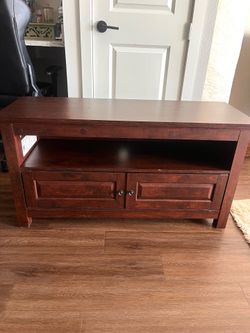 Wood TV Stand Storage Cabinet Great condition (pick up Cedar Park)