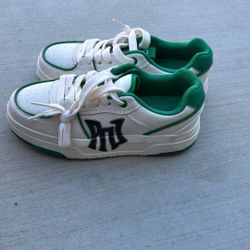 Woman’s Shoes 5.5