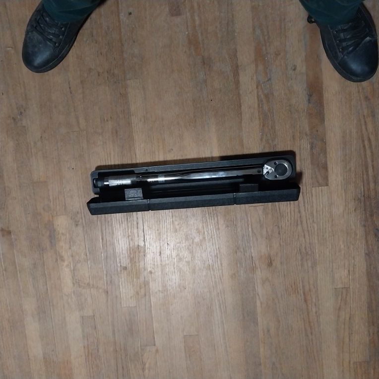 1/2" Drive 150 FT LB Click Torque Wrench