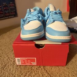 Nike Dunk Low UNC