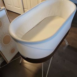 SNOO BASSINET by HAPPIEST BABY
