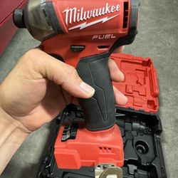 Milwaukee Surge 18v 