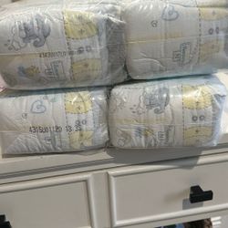 Pampers Swaddlers Diapers Newborn 